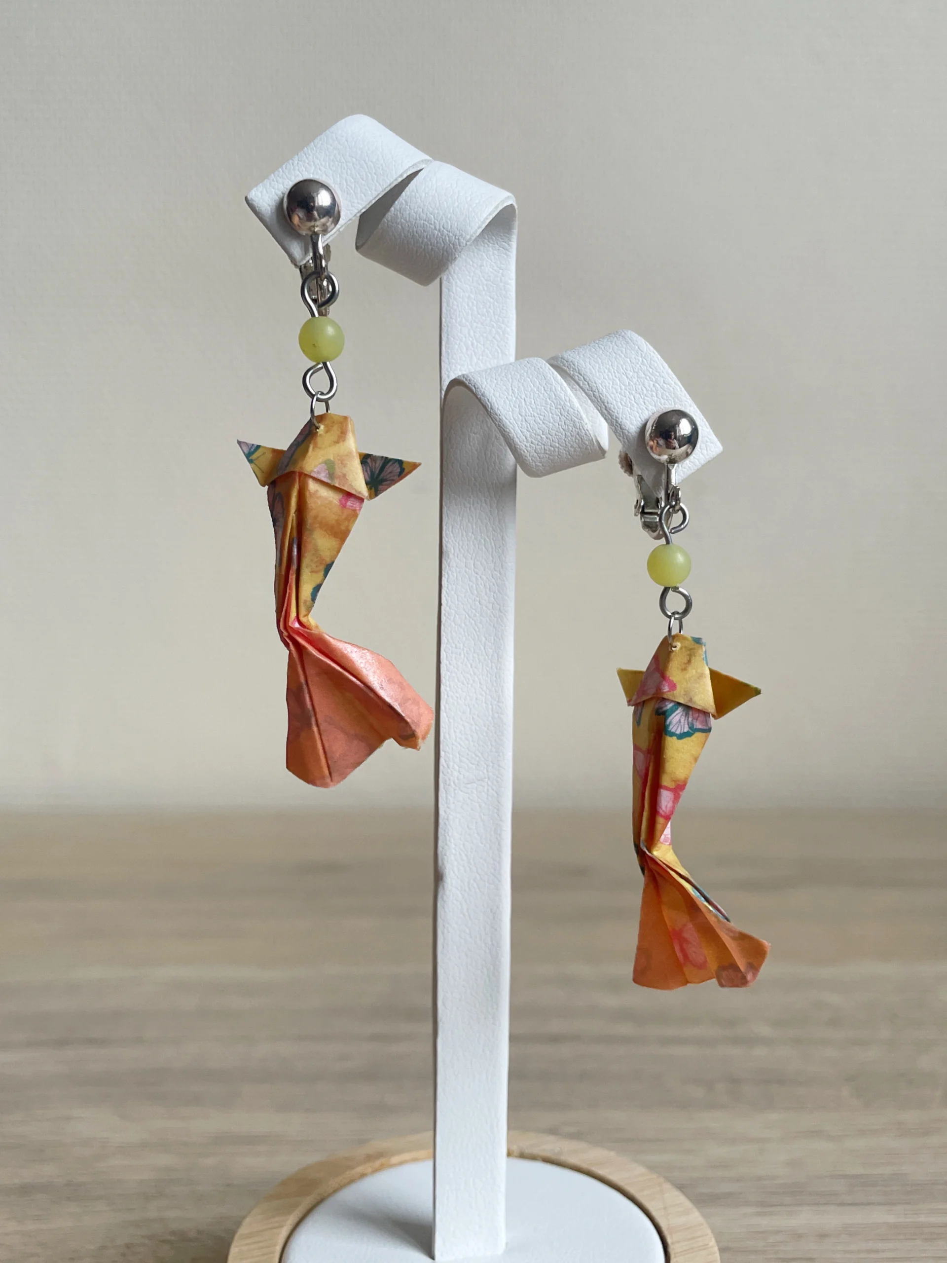 Boucles d'Oreilles Origami Carpes Koï Jaune – Image 5