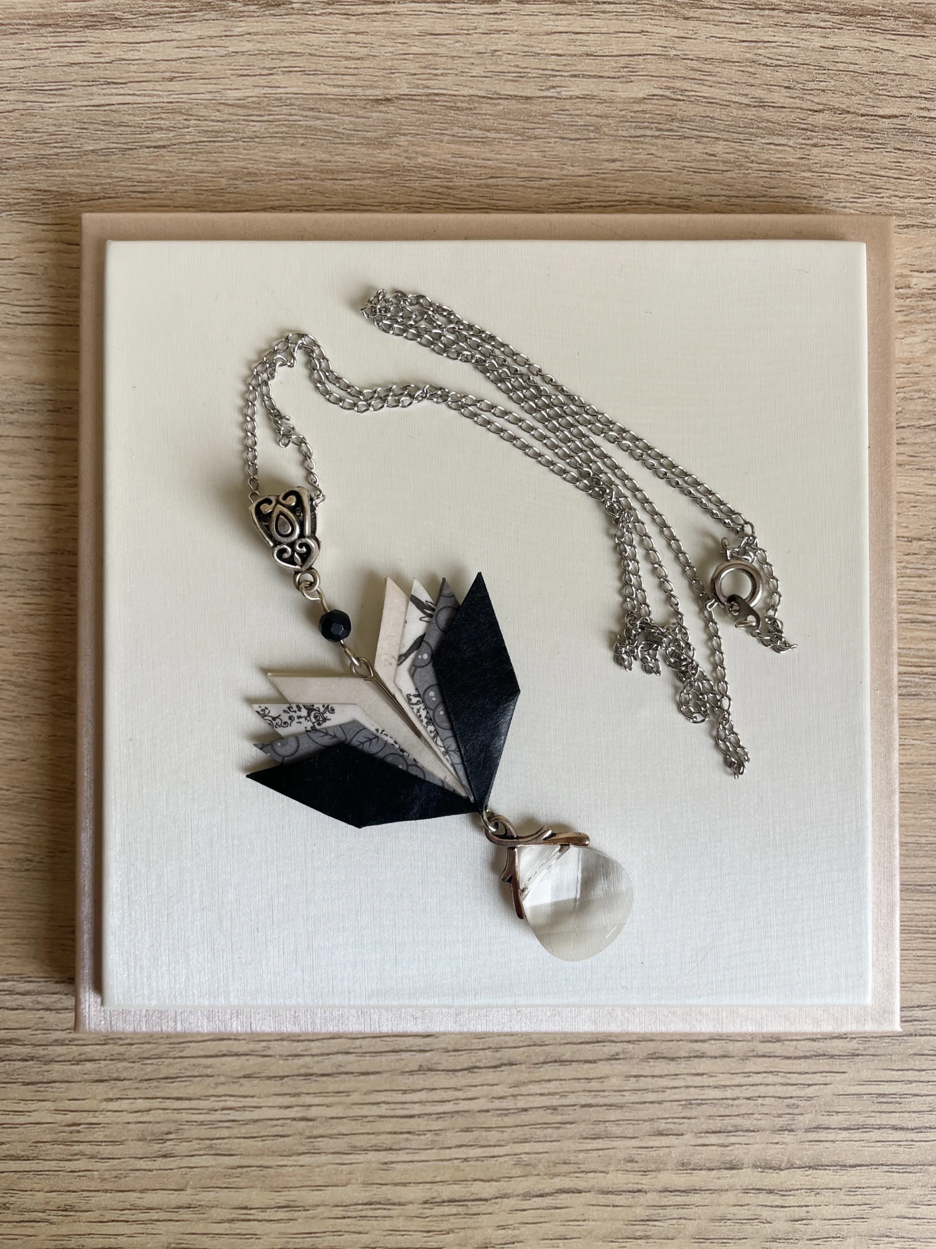 Pendentif Origami Fleurs Noires – Image 7