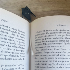 marque page origami livre grue noire