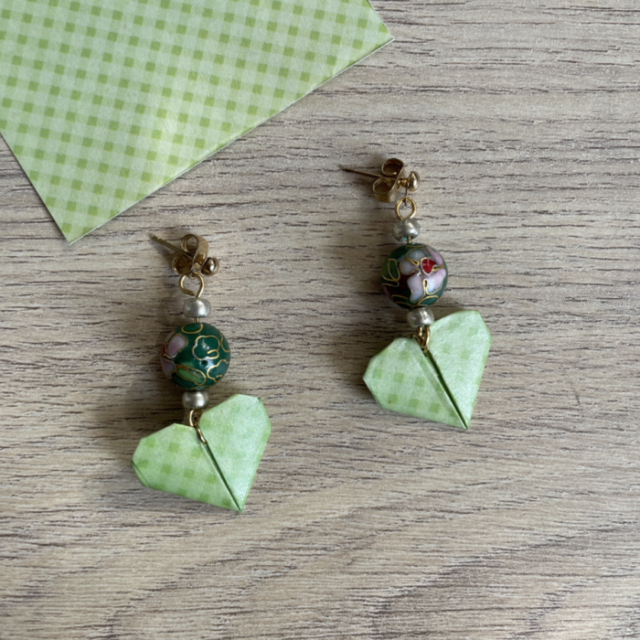 Boucles d'Oreilles Origami Coeur et Perles Cloisonné