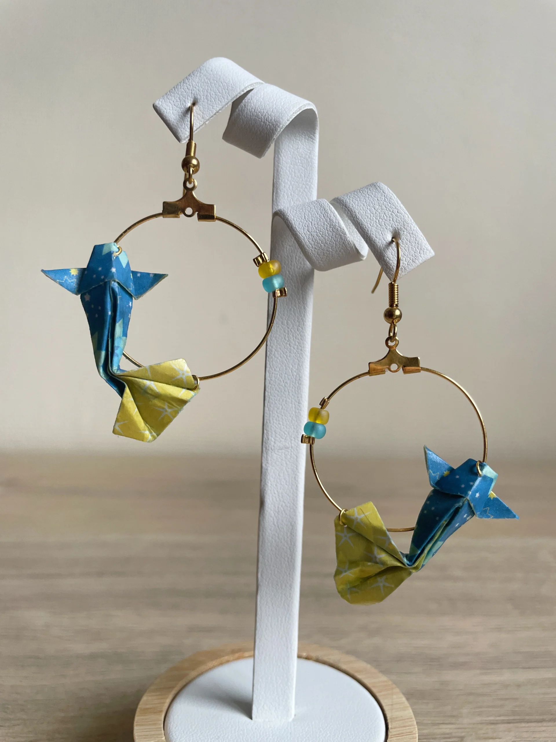 Boucles d'Oreilles Origami Créoles Carpe Koï Bleue – Image 6