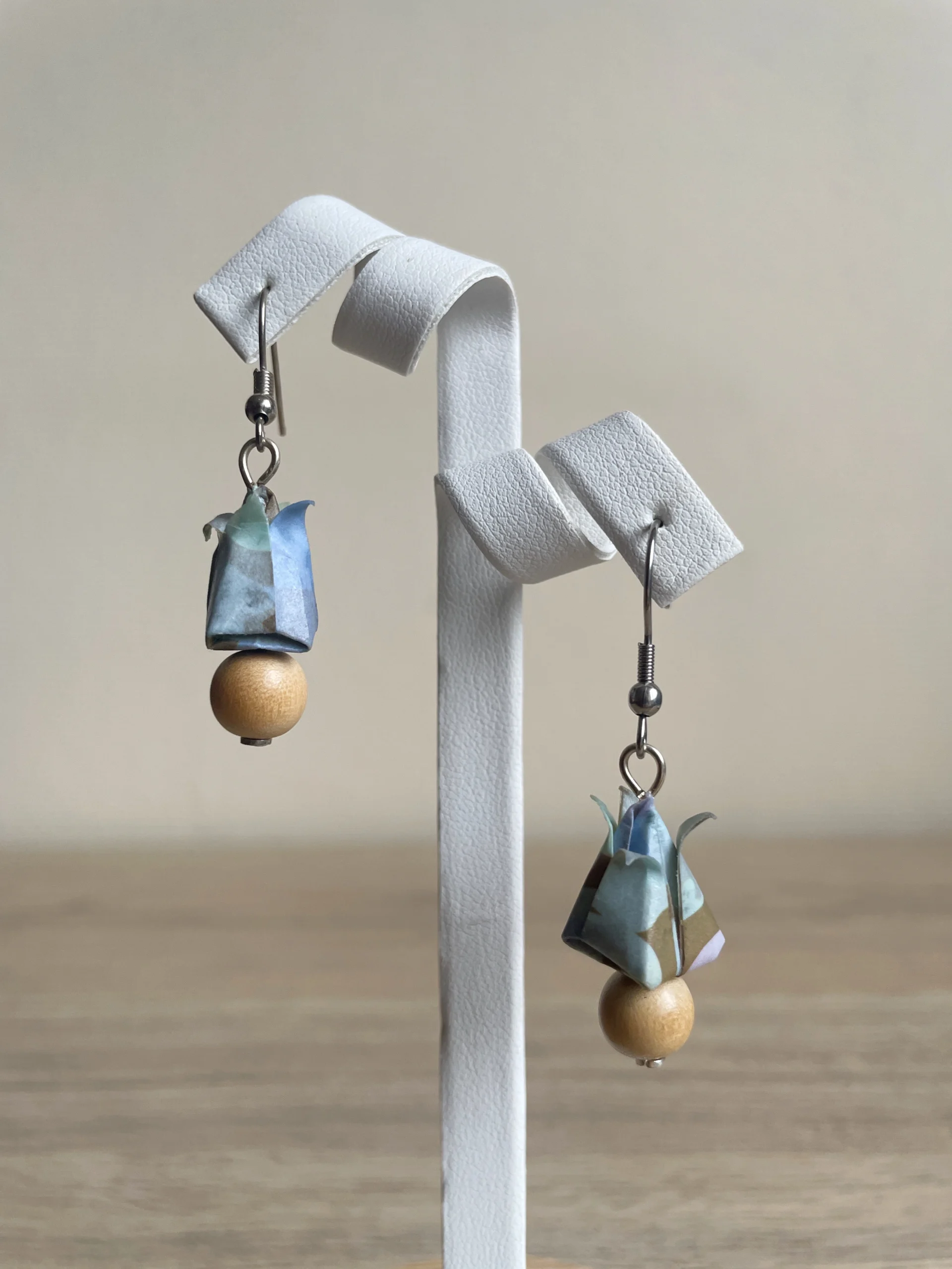 Boucles d'Oreilles Origami Boutons Fleurs De Lotus Bois – Image 6