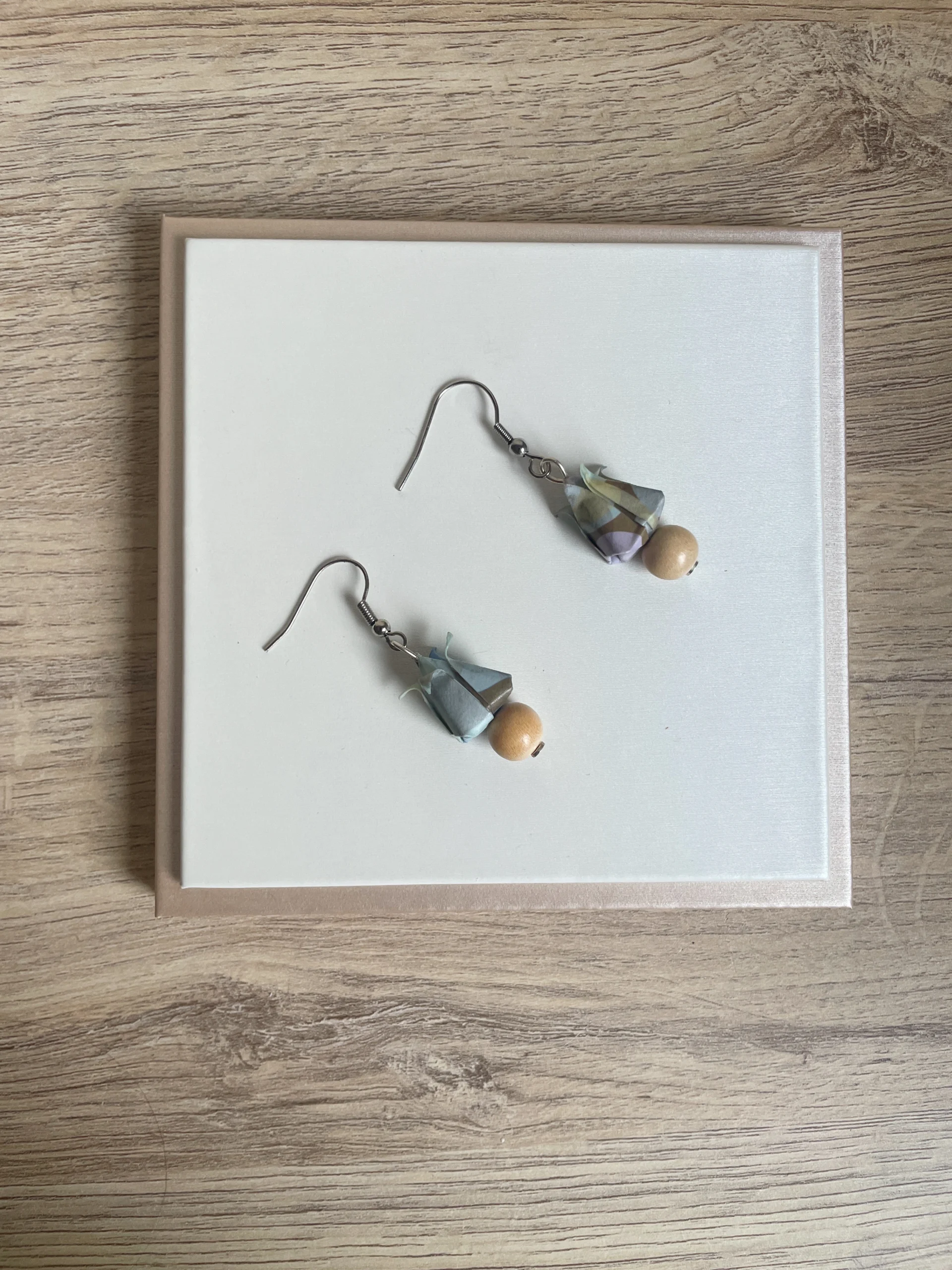 Boucles d'Oreilles Origami Boutons Fleurs De Lotus Bois – Image 5