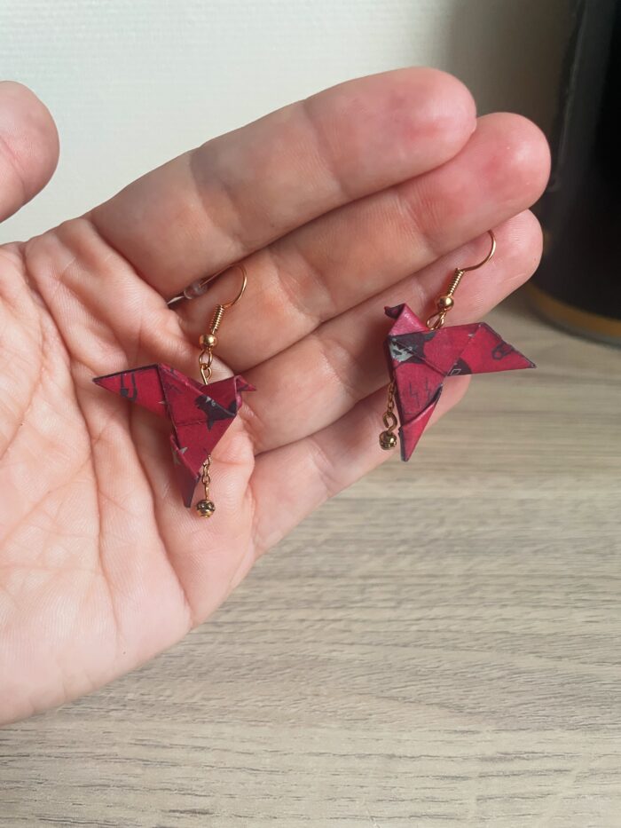 Boucles d'Oreilles Origami Colombe et Perle Ronde – Image 2