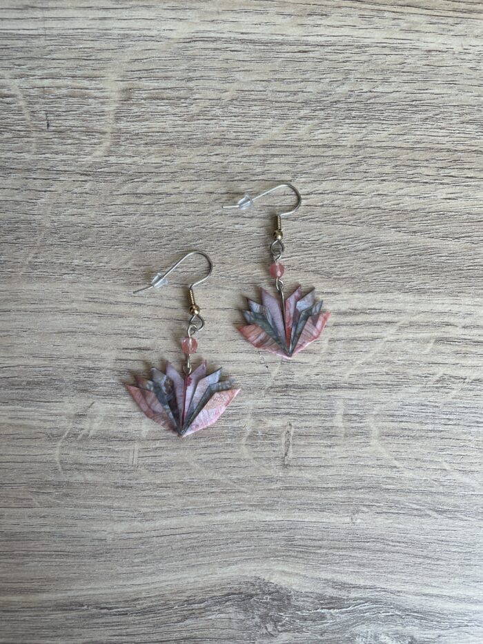 Boucles d'Oreilles Origami Fleurs De Lotus Rose – Image 5