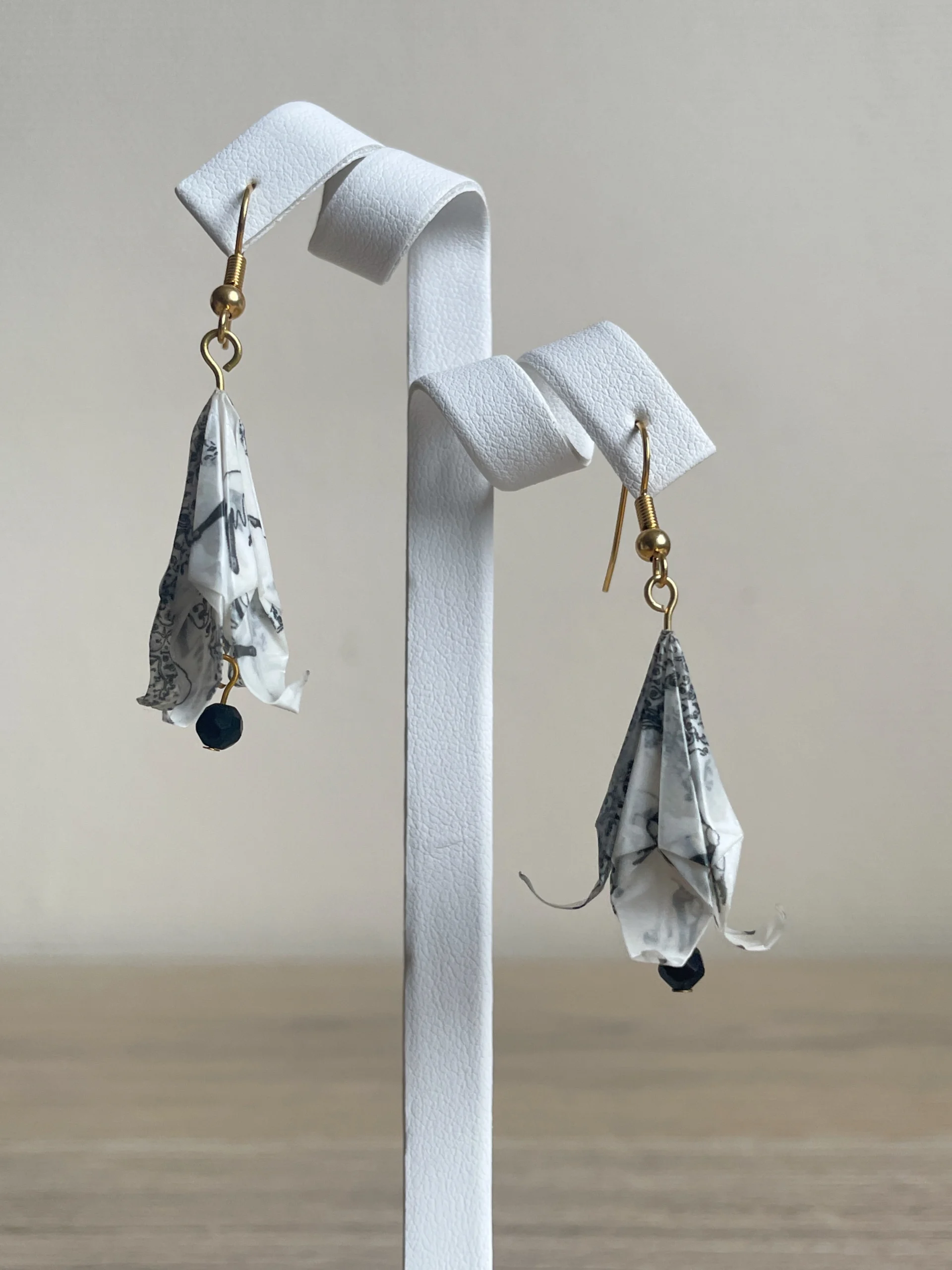 Boucles d'Oreilles Origami Fleurs De Lys – Image 9