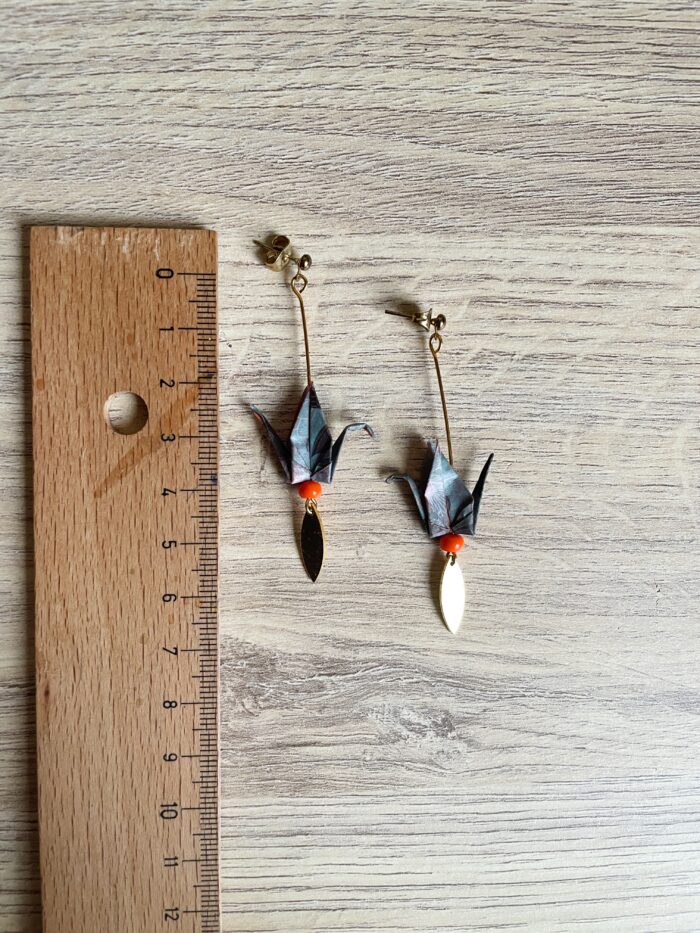 Boucles d'Oreilles Origami Grue Pendante – Image 3