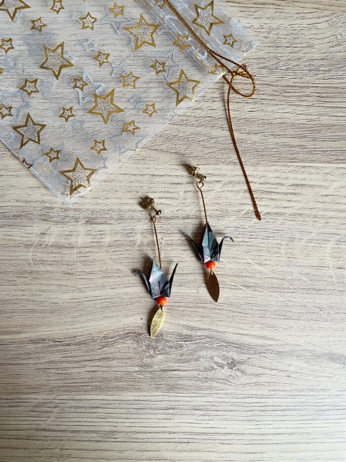 Boucles d'Oreilles Origami Grue Pendante – Image 2