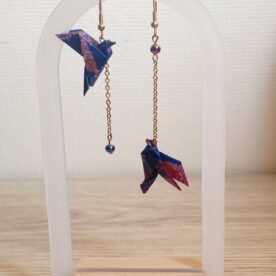 Boucles d'Oreilles Origami Asymétrique Colombe et Perle Hématite – Image 3