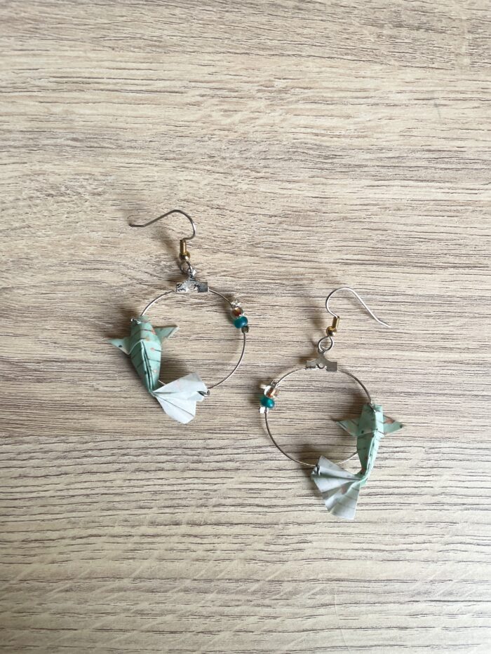 Boucles d'Oreilles Origami Créoles Carpe Koï – Image 3