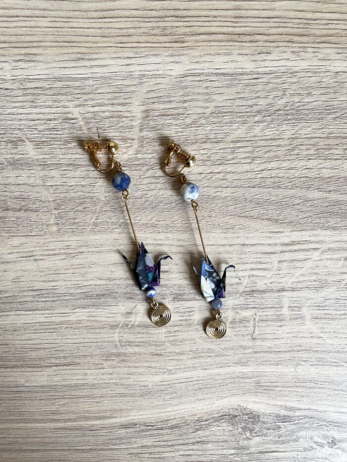 Boucles d'Oreilles Origami Grue Pendante – Image 4