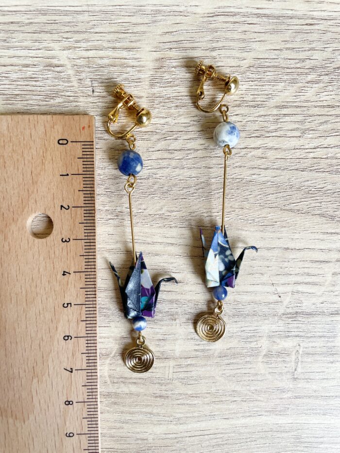 Boucles d'Oreilles Origami Grue Pendante – Image 5