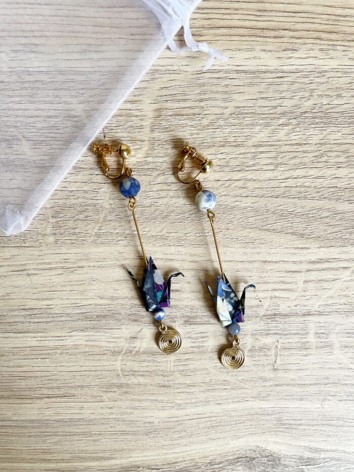Boucles d'Oreilles Origami Grue Pendante – Image 3
