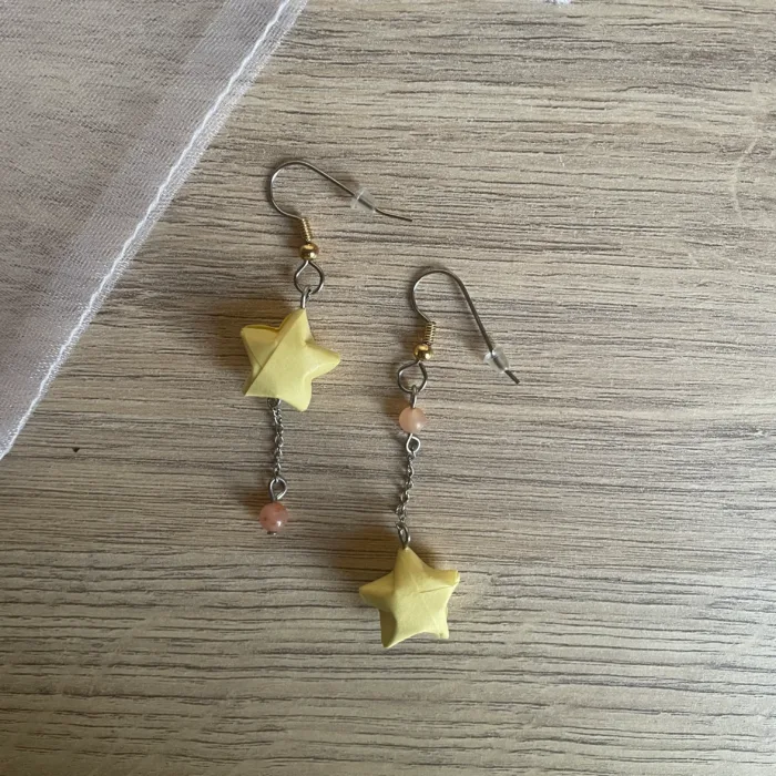 Boucles d'Oreilles Origami Asymétrique Etoile et Opale Mousse