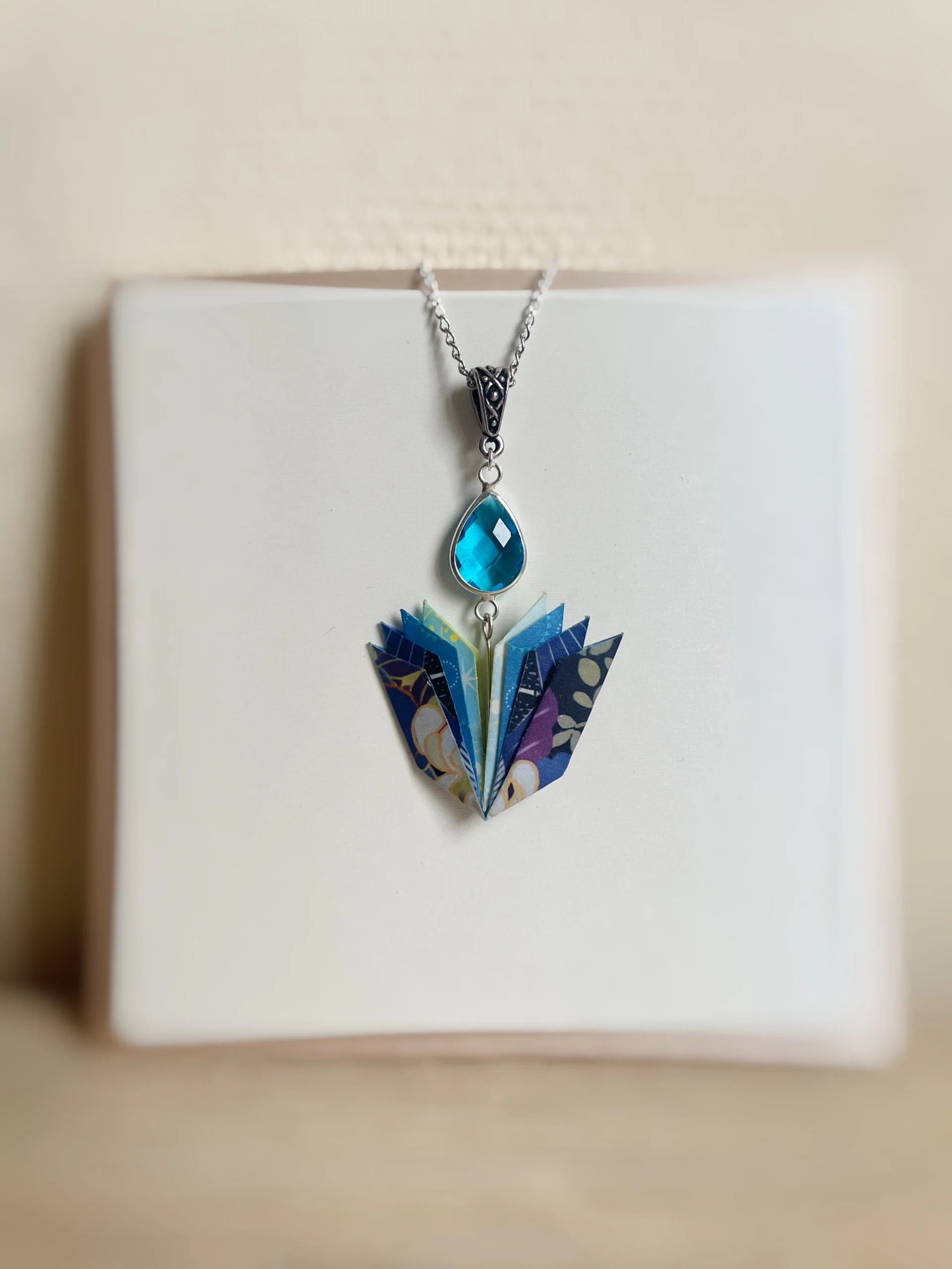 Pendentif Origami Fleurs Bleue – Image 3