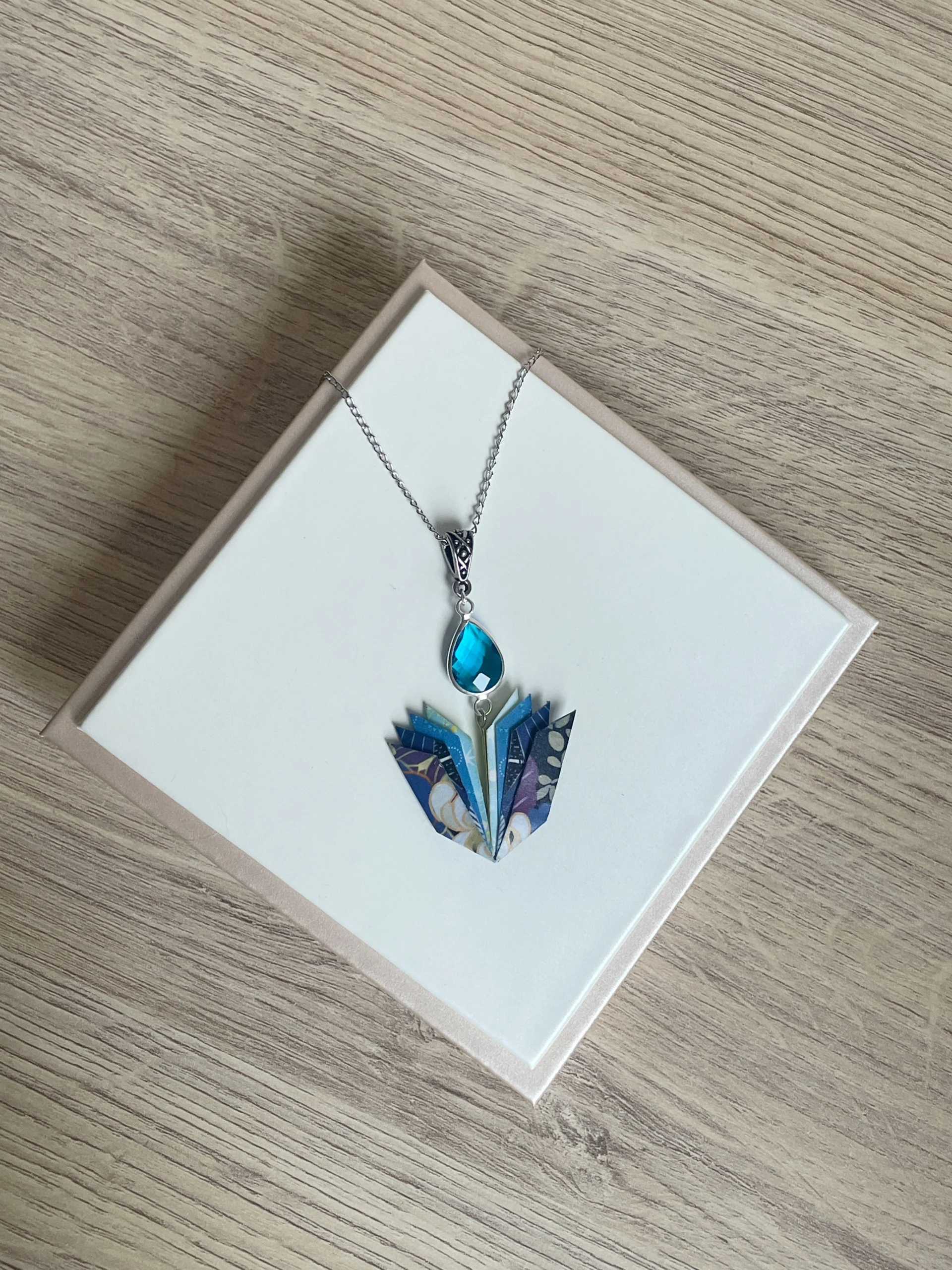 Pendentif Origami Fleurs Bleue – Image 2