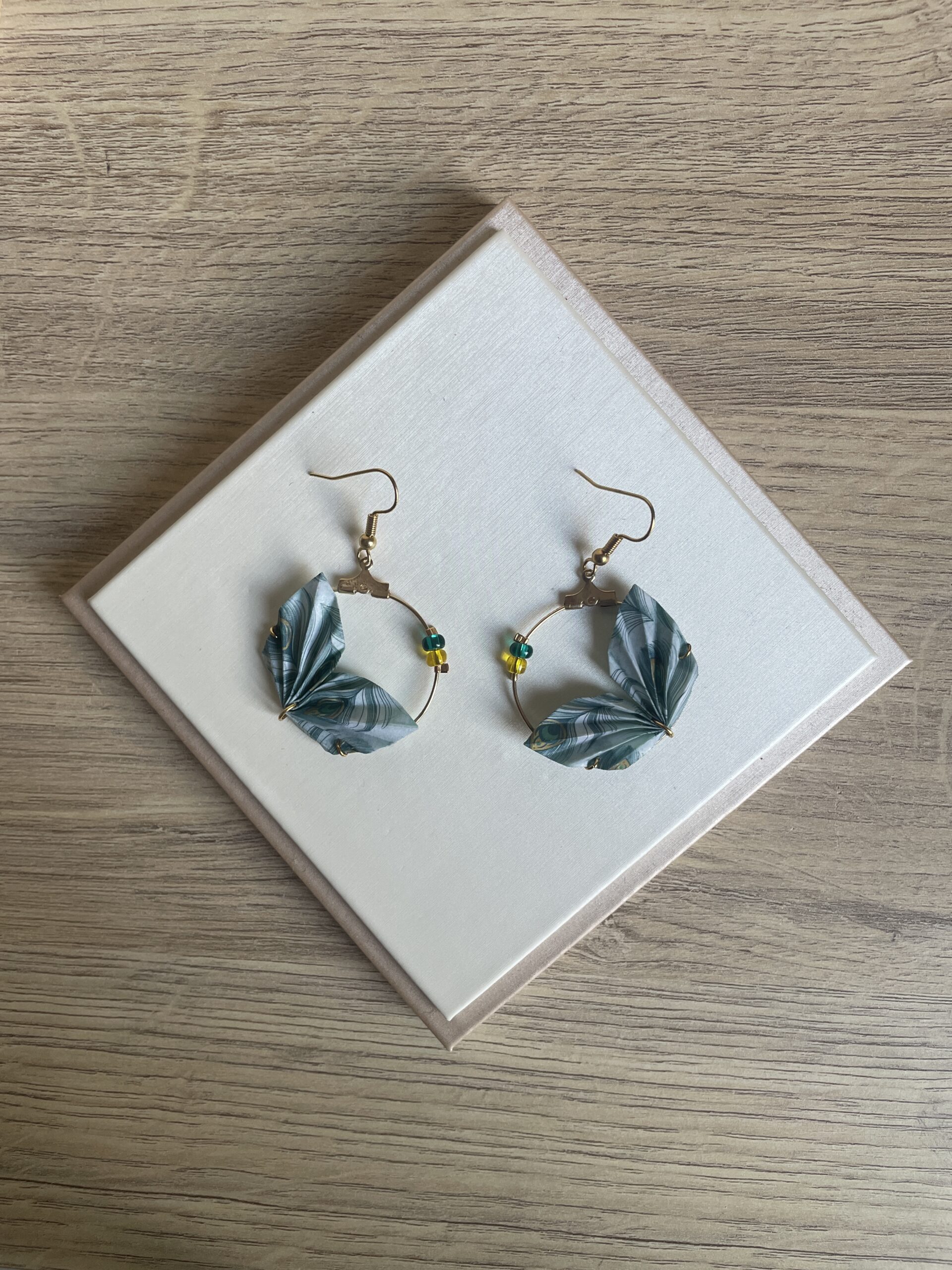 Boucles d'Oreilles Origami Eventail Plume réservé à Ludivine MOUGENOT – Image 2
