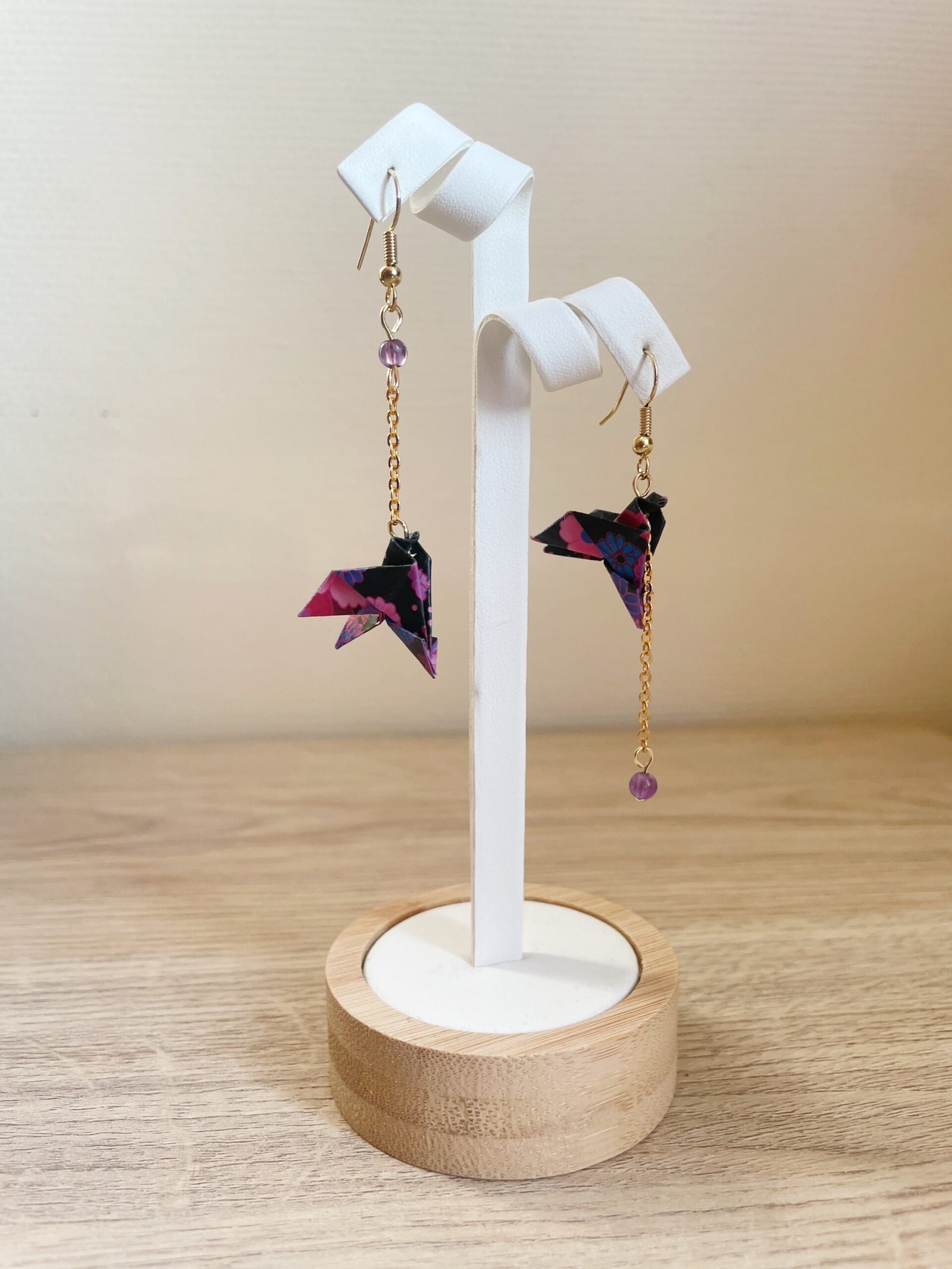 Boucles d'Oreilles Origami Asymétrique Colombe et Perle Améthyste